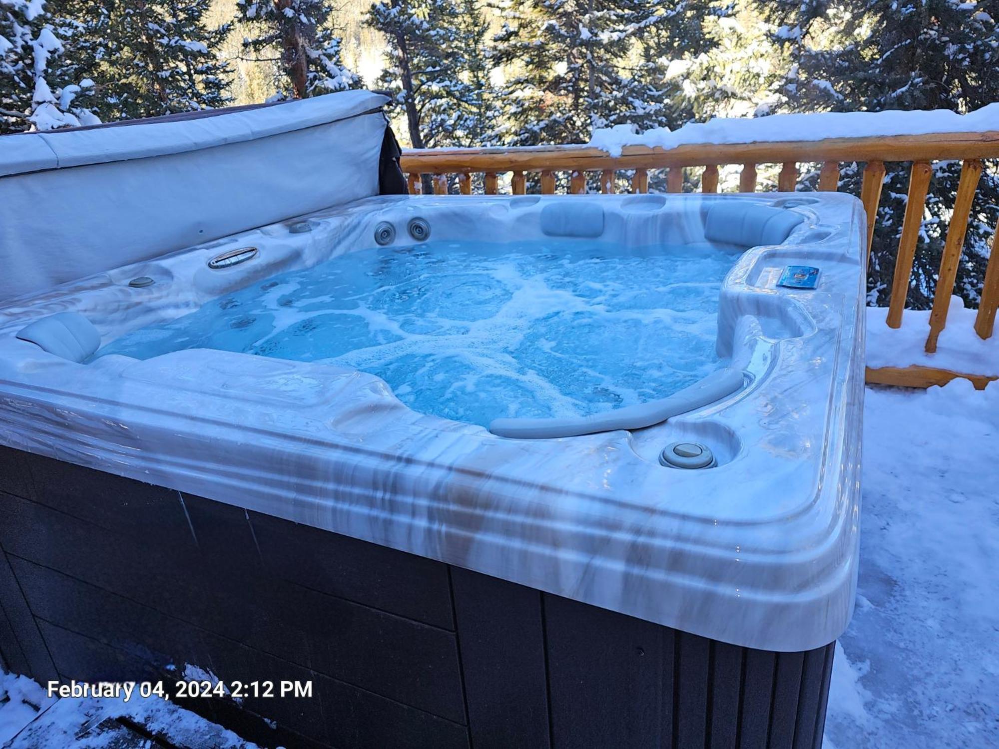 Holiday home Moose Mtn Lodge/luxury Cabin/hot Tub/fireplace