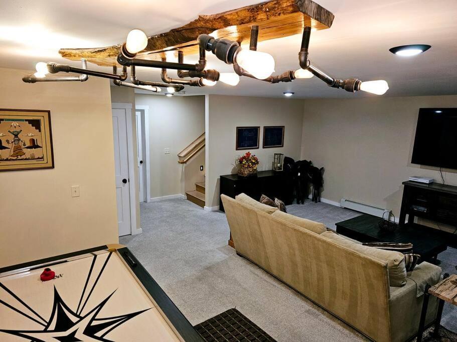 Moose Mtn Lodge/luxury Cabin/hot Tub/fireplace *