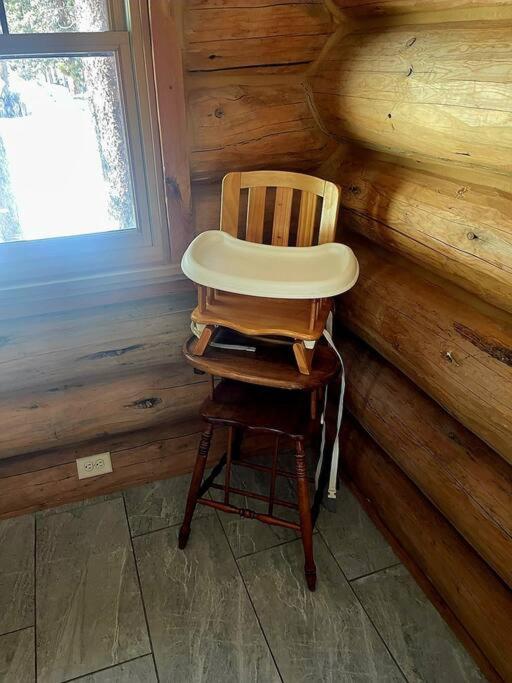 Holiday home Moose Mtn Lodge/luxury Cabin/hot Tub/fireplace *