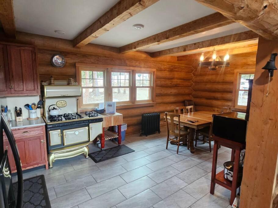 Moose Mtn Lodge/luxury Cabin/hot Tub/fireplace