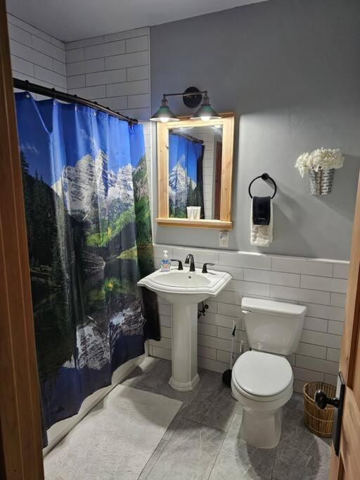 Moose Mtn Lodge/luxury Cabin/hot Tub/fireplace Holiday home *