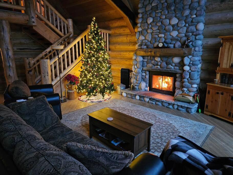 Holiday home Moose Mtn Lodge/luxury Cabin/hot Tub/fireplace