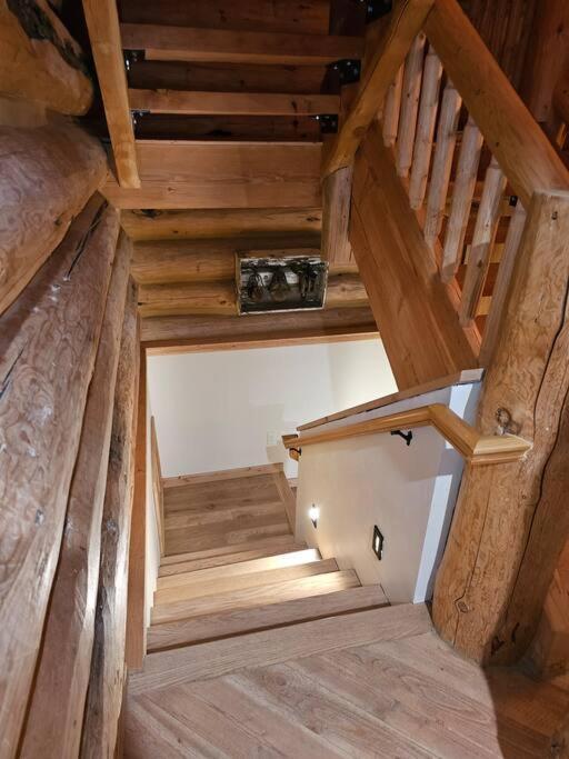 Moose Mtn Lodge/luxury Cabin/hot Tub/fireplace *