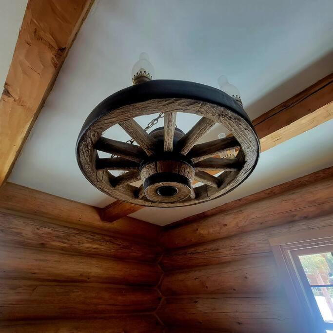 Moose Mtn Lodge/luxury Cabin/hot Tub/fireplace Holiday home *